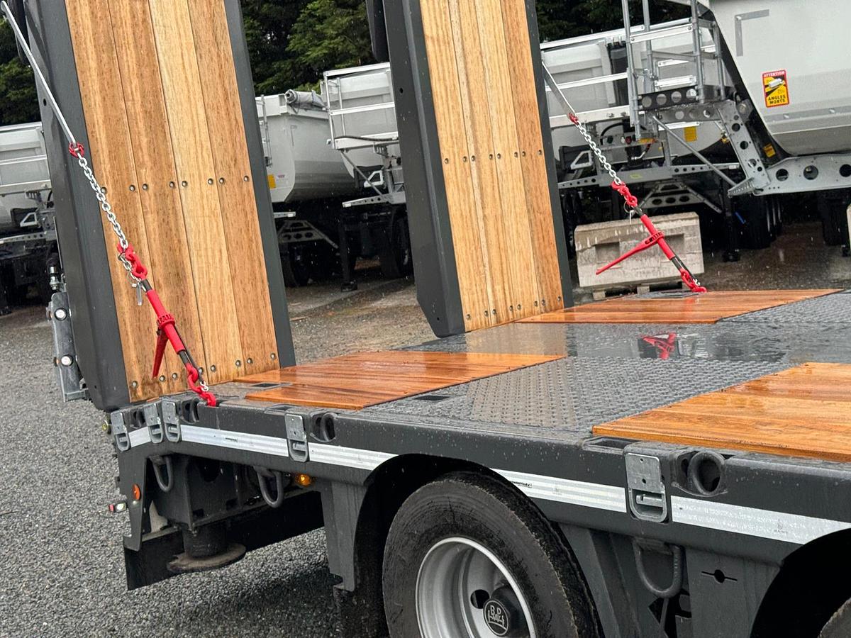 Faymonville 9ft wide 3 axle