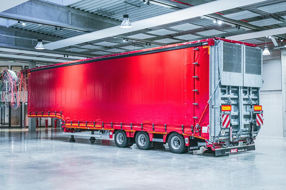 MAX Trailer with curtainsider body 