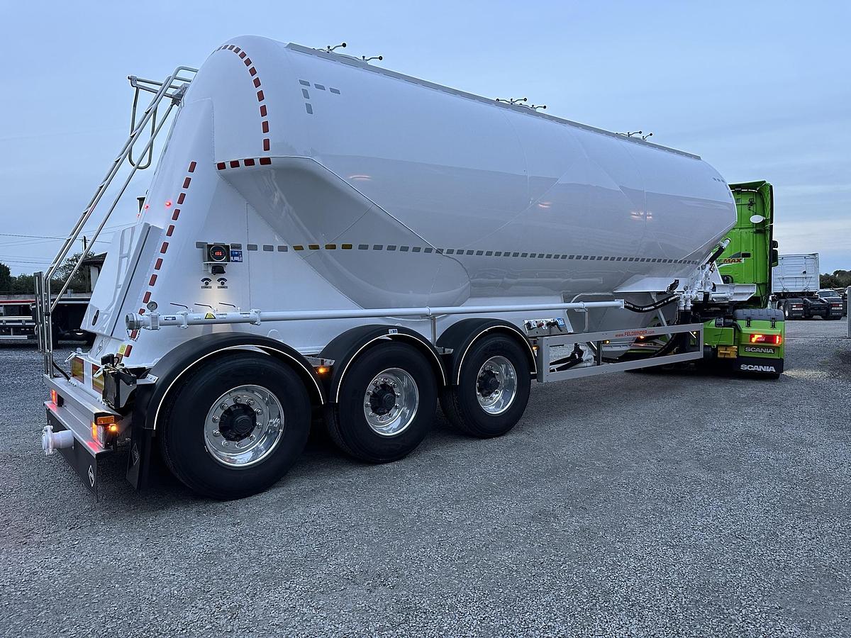 Feldbinder Bulk Tank.