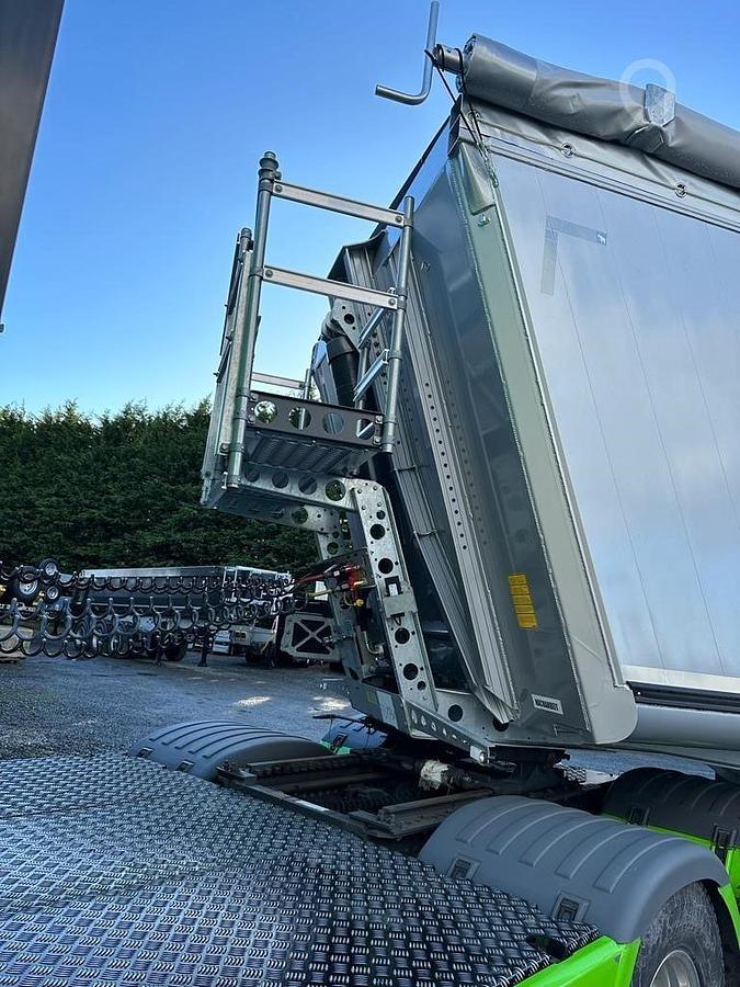 NEW Schmitz 70 Cubic YD Bulker