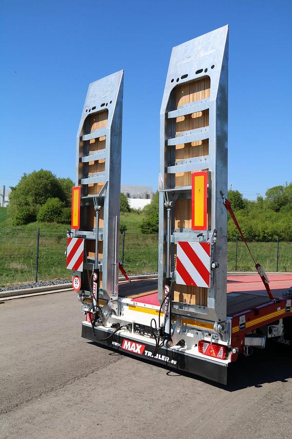 Used NEW MAX Trailer, Draw Bar Low Loader