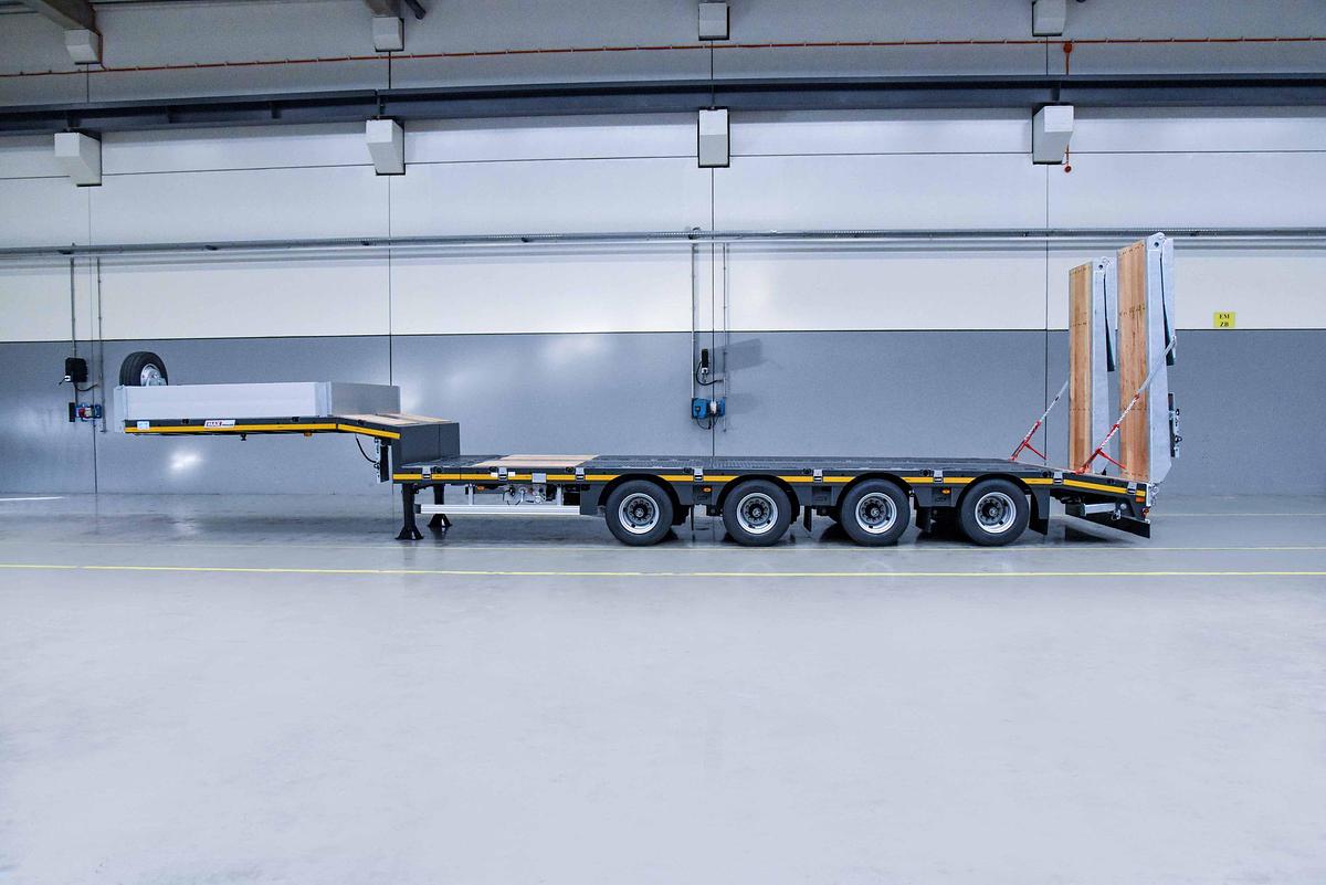 Used MAX 4 axle step frame low loader