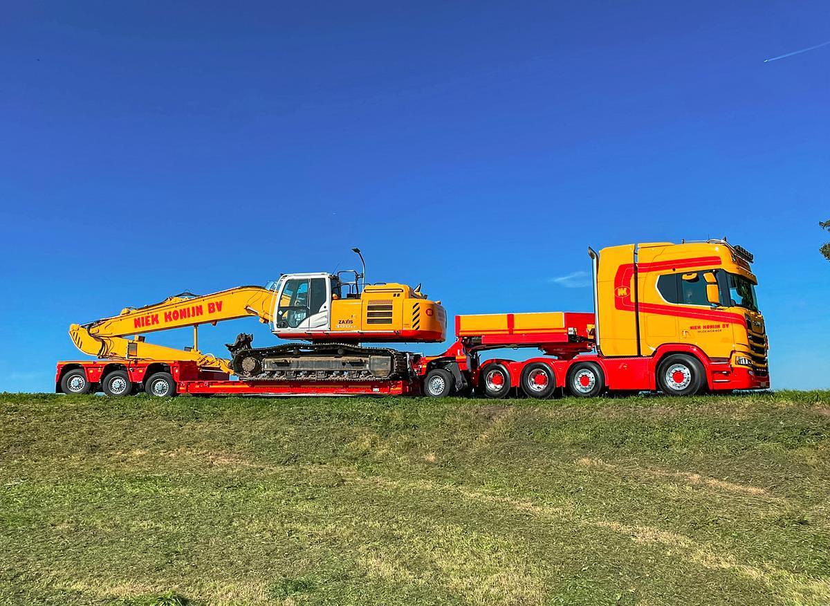 GigaMAX low bed semi-trailer