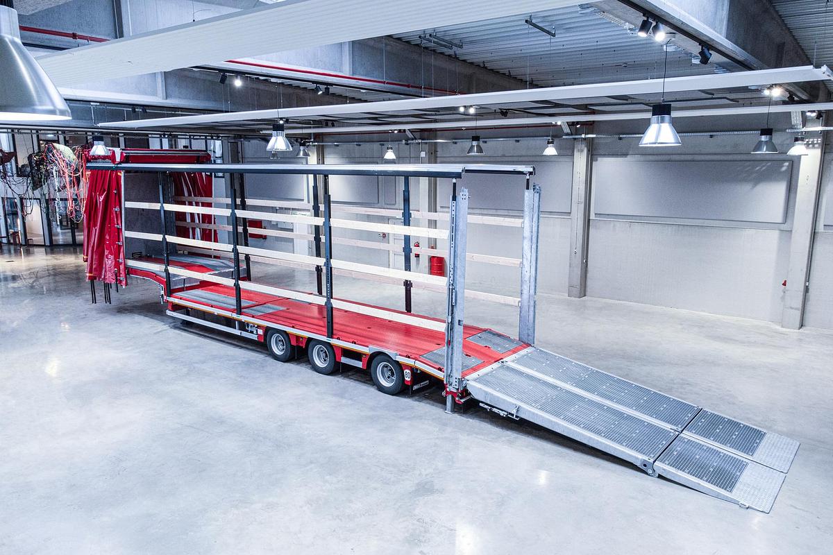 MAX Trailer with curtainsider body 