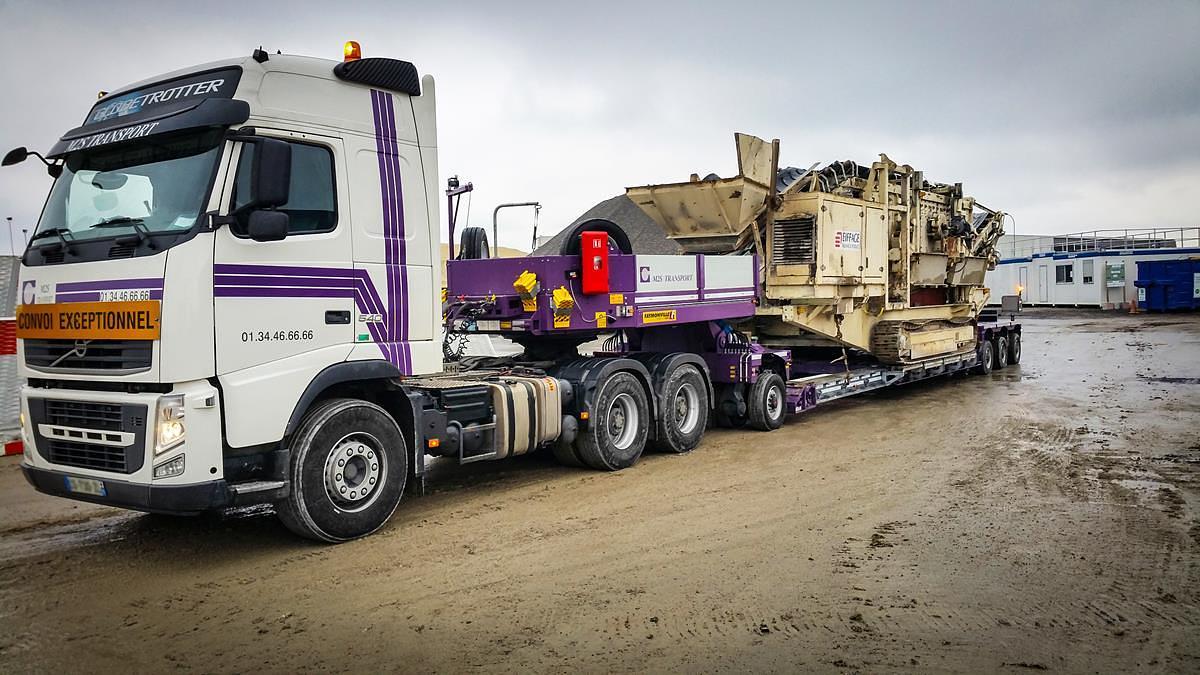 GigaMAX low bed semi-trailer