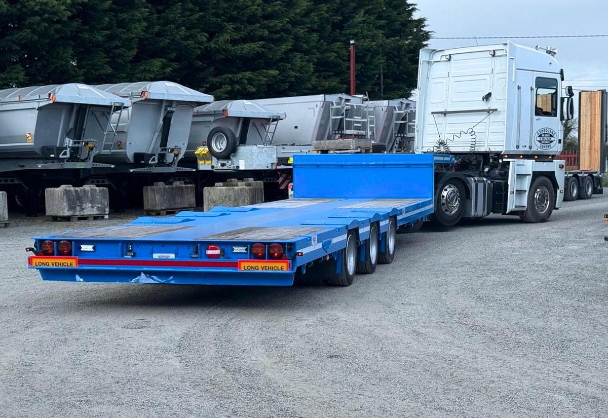 Used 2015 Broshuis, 3 axle step frame "Low Ride"