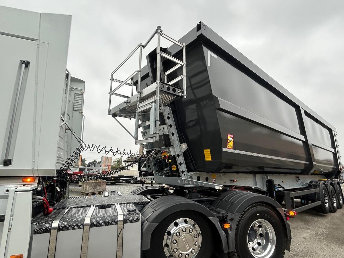 NEW SCHMITZ 10.5m STEEL SCRAP BULK TIPPING TRAILER 