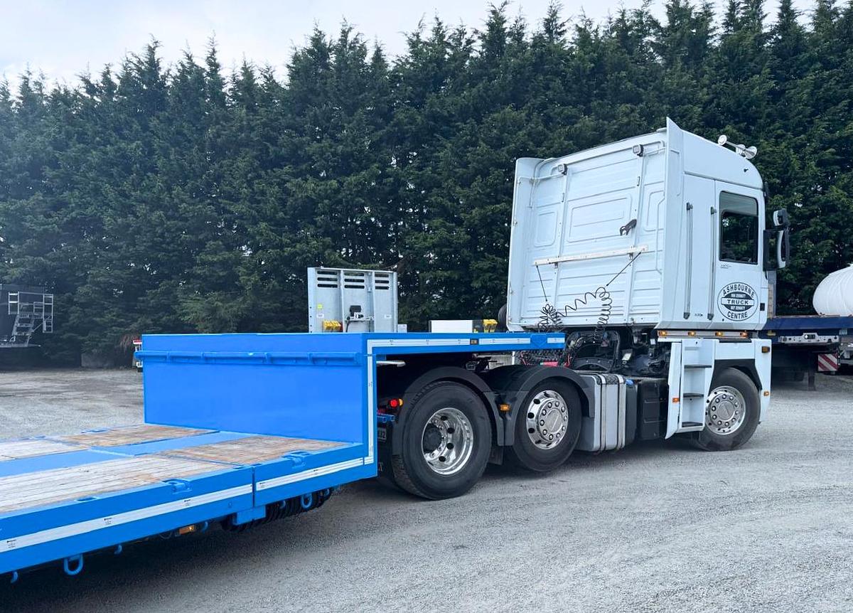 Used 2015 Broshuis, 3 axle step frame "Low Ride"