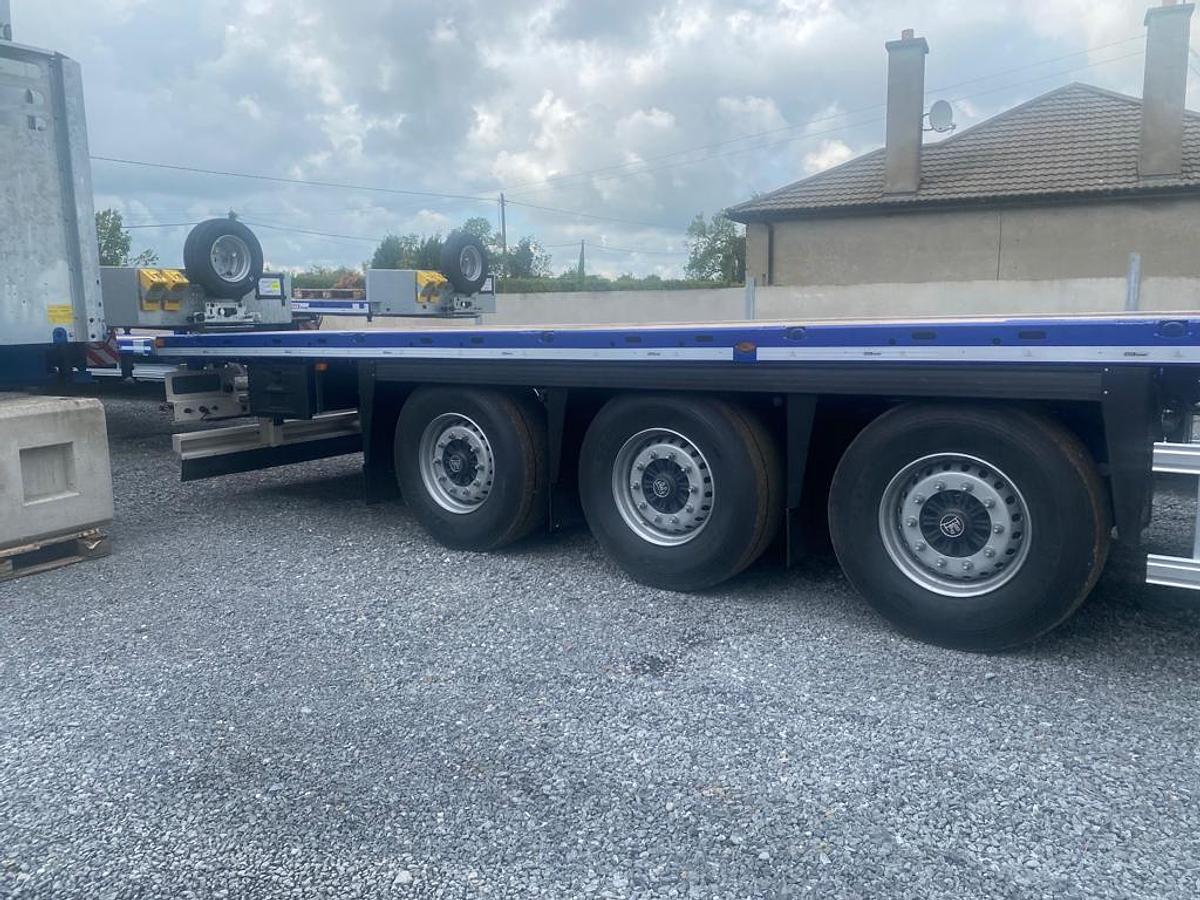 Used MAX Trailer Flat Trailer.