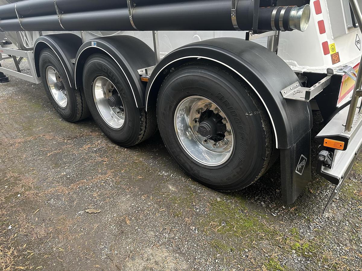 Feldbinder Bulk Tank.