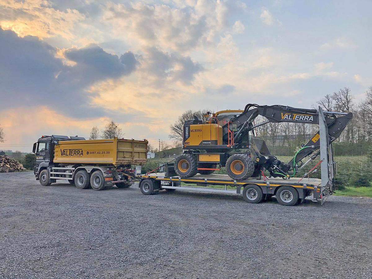 MAX600 turntable trailer