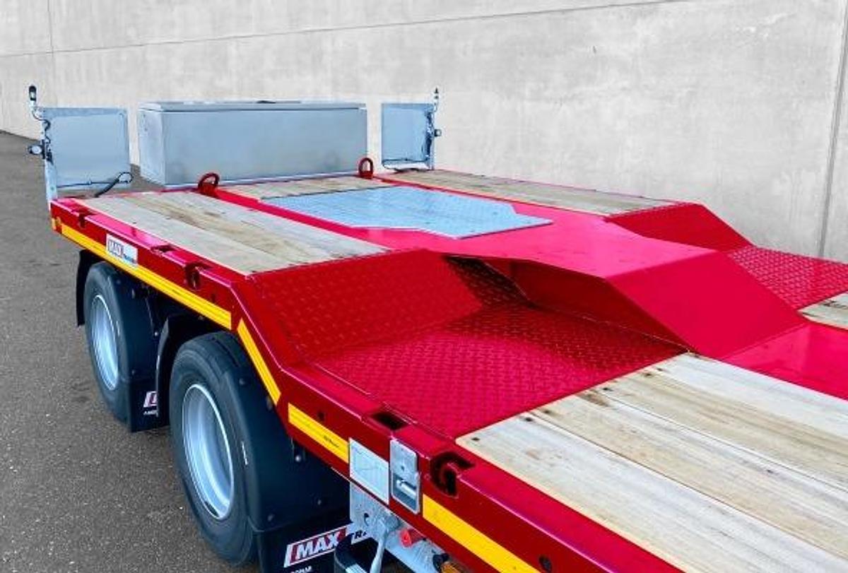 MAX600 turntable trailer