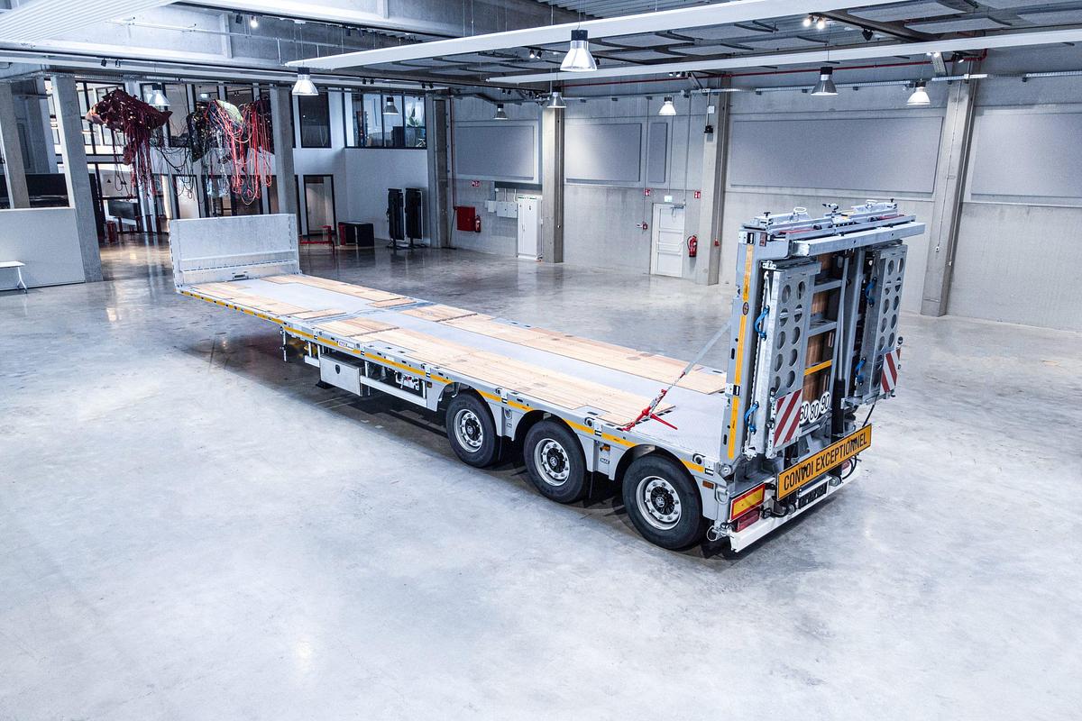 Used MAX200 with hydraulic flip tail