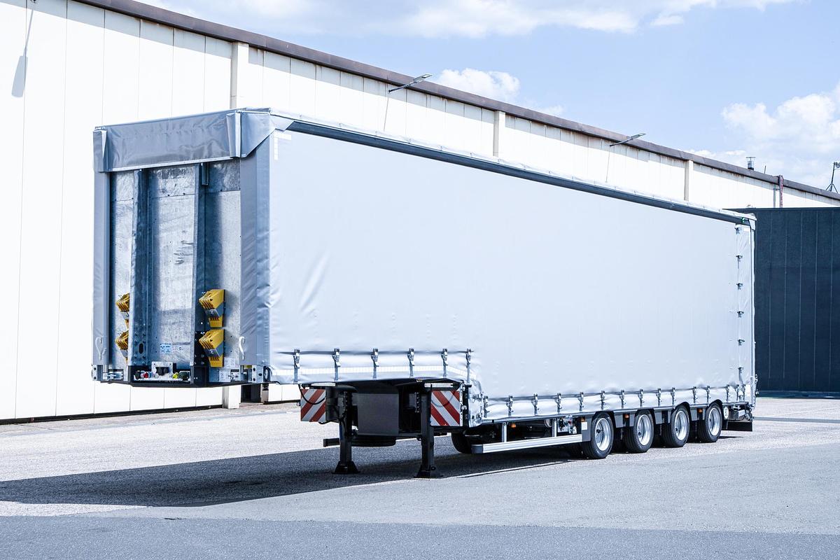 MAX Trailer with curtainsider body 