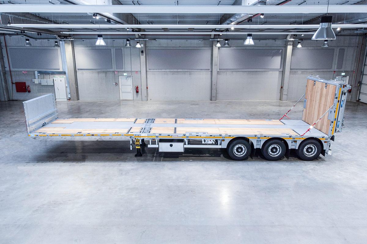 Used MAX200 with hydraulic flip tail