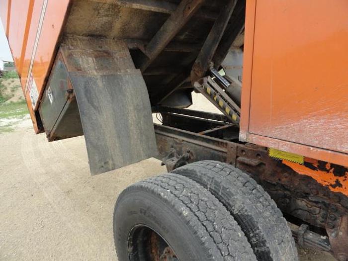 Used 2011 Versalift V0270E