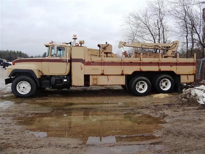 Used 1991 Mack RD600GK Water Truck
