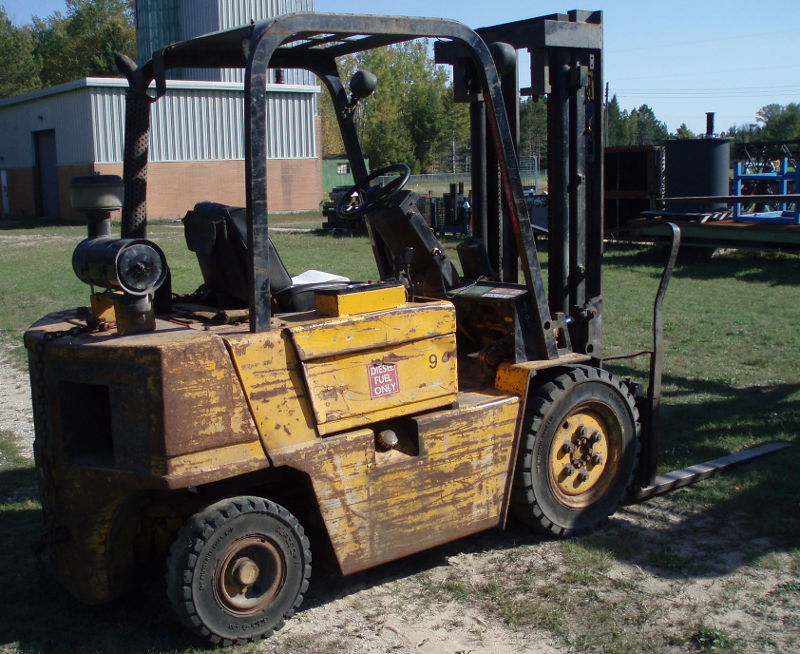 Used 5,000 lb. CATERPILLAR Model V50D Forklift; Pnumatic Tires; Diesel