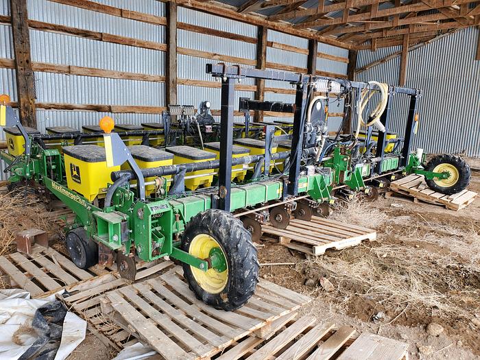 Used 12R22 John Deere 1730 MaxEmerge Plus Planter w/ Precision Meters