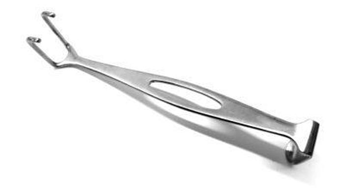 Used Retractor Czerny Double Ended 38 by 22mm/38 by 22mm Length 175mm (7in)