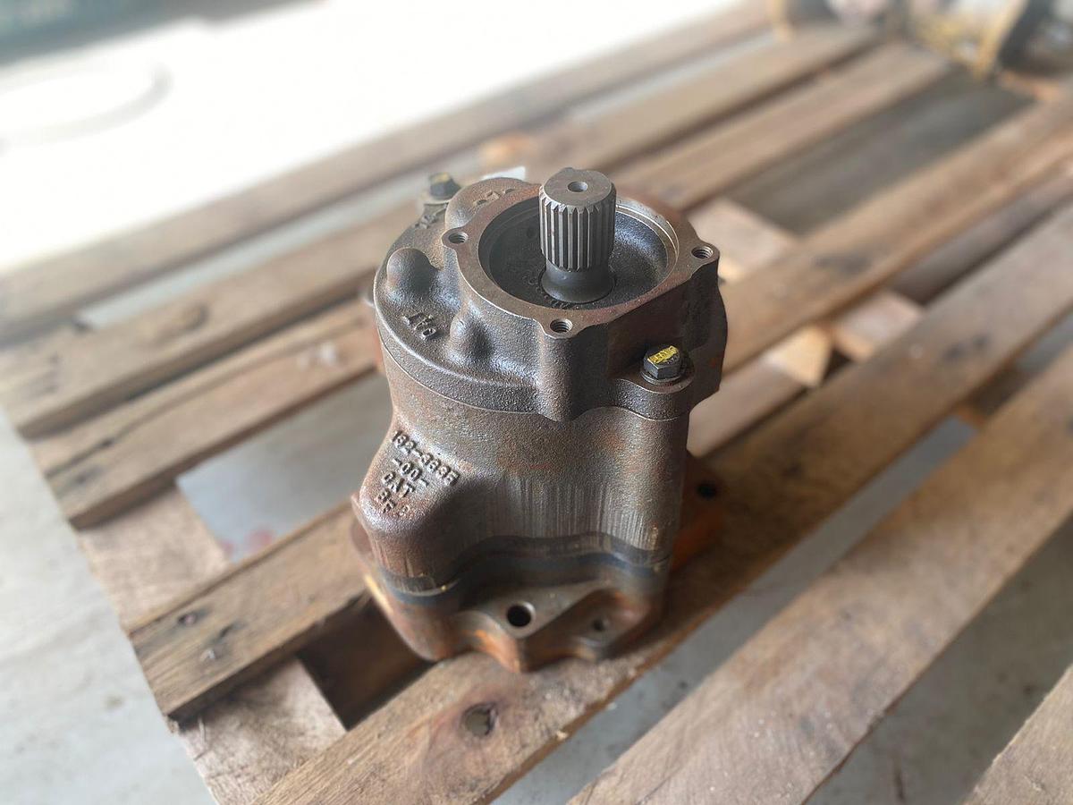 Bomba Caterpillar 132-3630