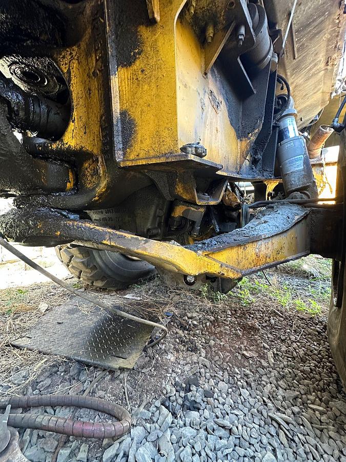 Usado Escora dianteira da suspensão para caminhão fora de estrada Volvo A30G A30F