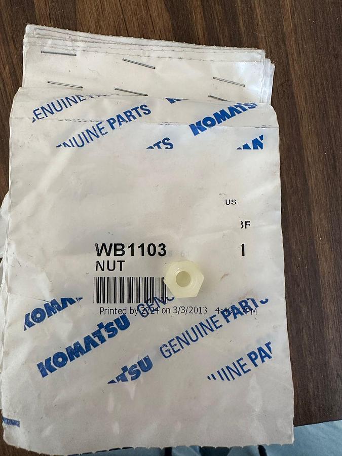 Porca Original Komatsu WB1103