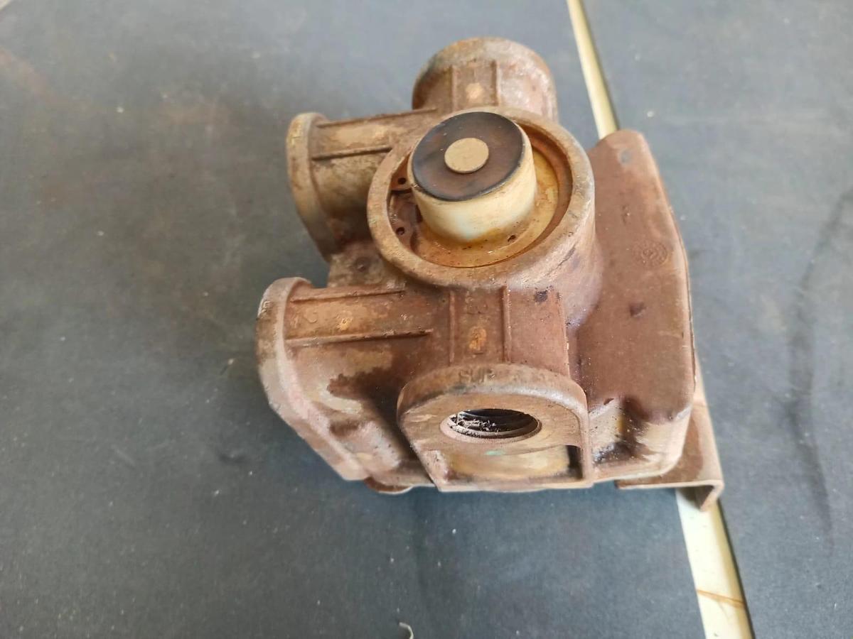 Usado Válvula de relé bendix 909828