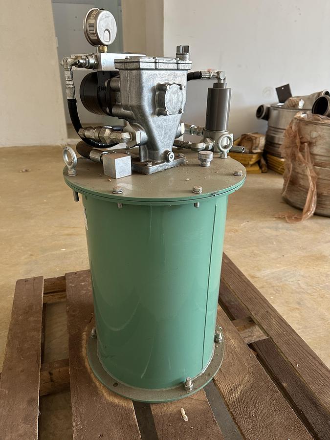 Usado Bomba de graxa LINCOLN FLOW MASTER II 86258 / 85732  30L 