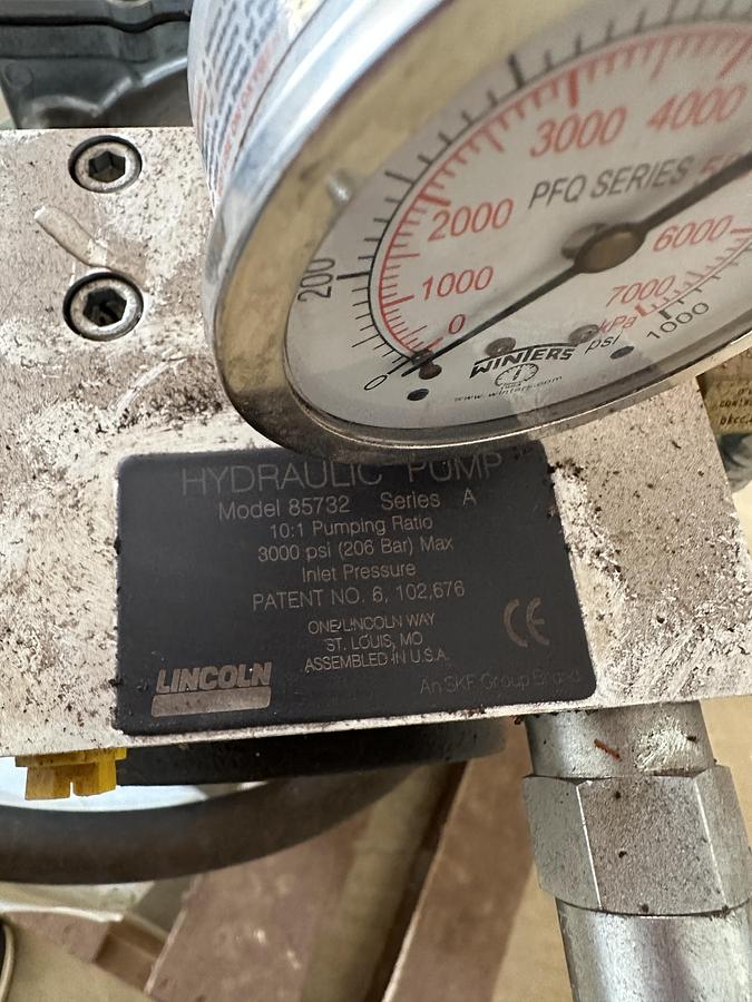 Usado Bomba de graxa LINCOLN FLOW MASTER II 86258 / 85732  30L 