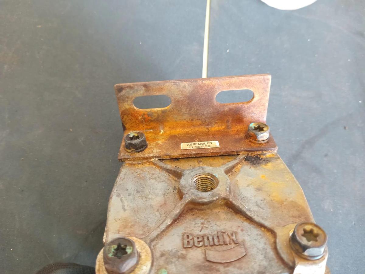 Usado Válvula de relé bendix 909828