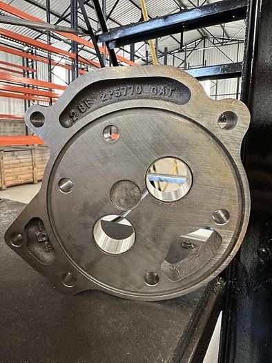 Usado Tampa Caterpillar 2P-5771