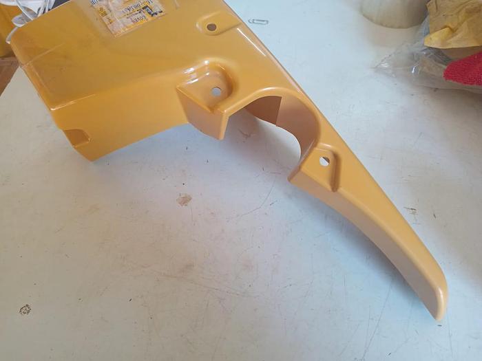 Moldura Da Lanterna Direita Caterpillar 1636814