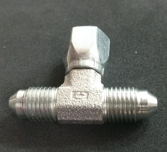 Adaptador em "T" Caterpillar 2N-8142