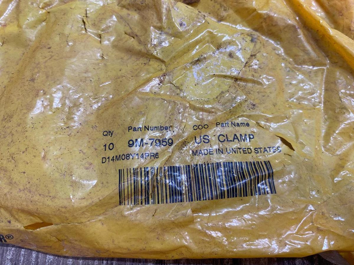 Abraçadeira de Mangueira Caterpillar M-7959