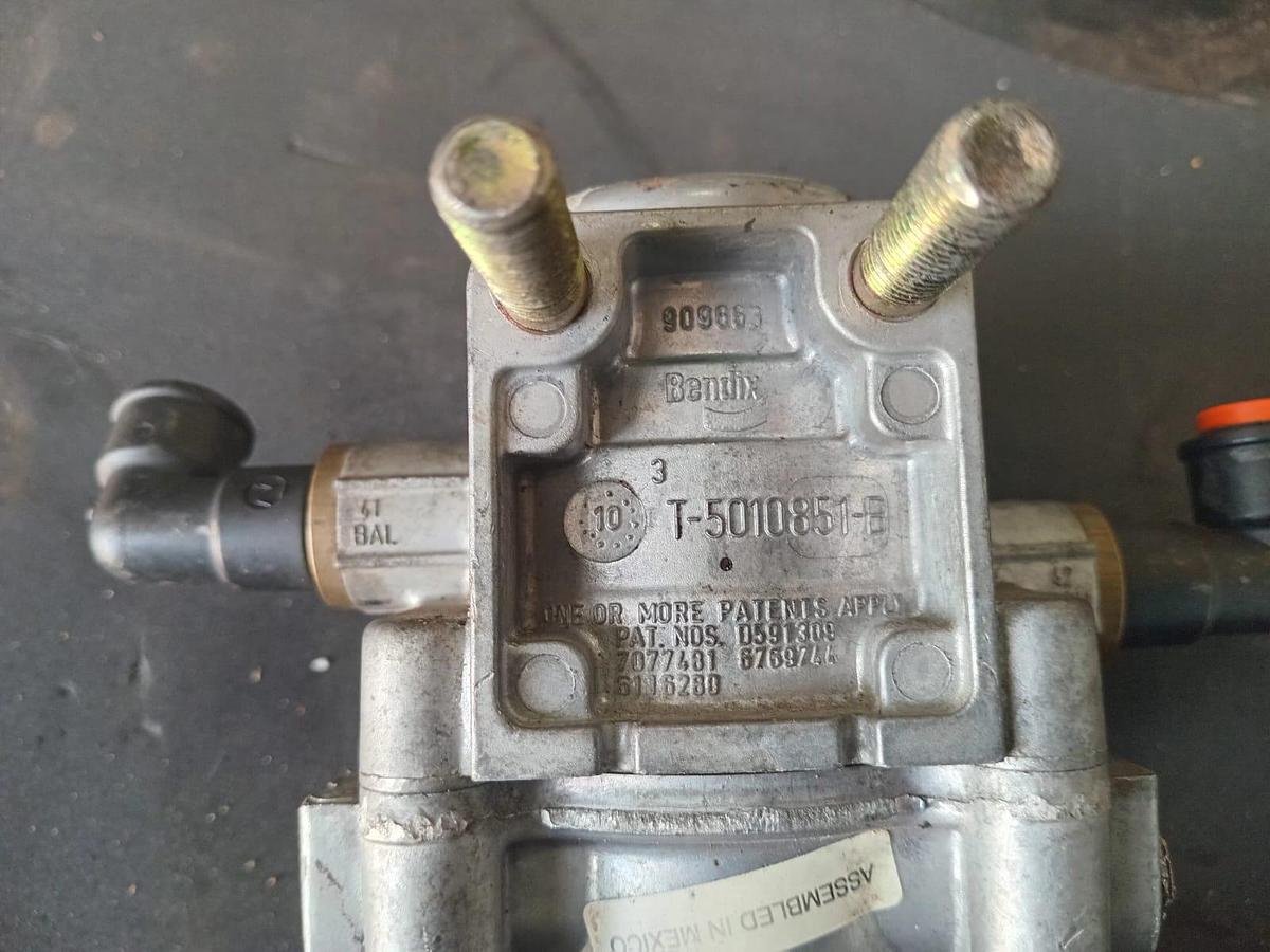 Usado Válvula de freio Bendix T-501085