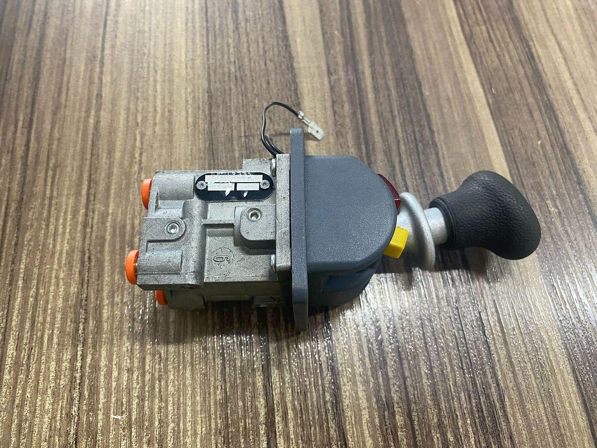 Direcional Comando Pneumático Duplo + suporte 400C22S10A0K 