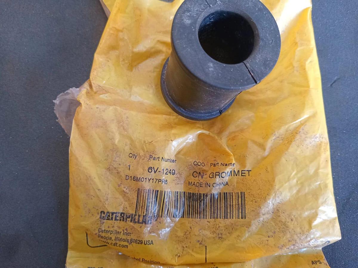 Ilhó de Borracha Caterpillar 6V-1249