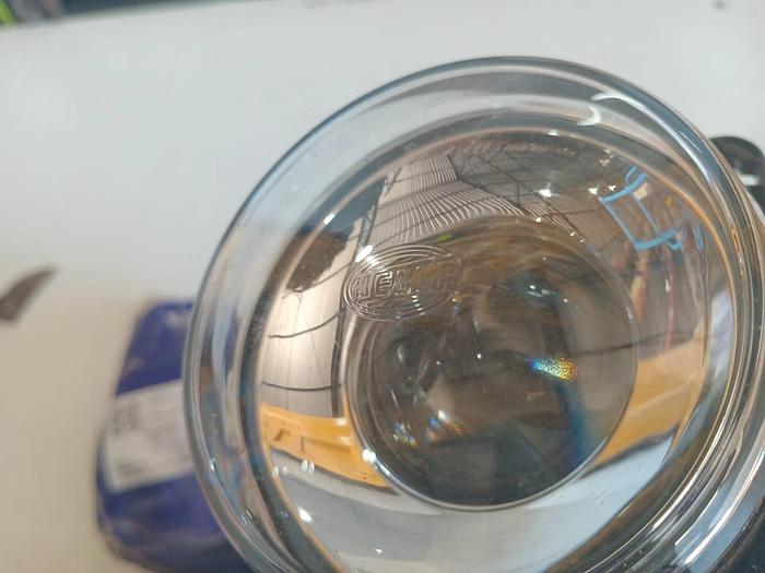 Farol dianteiro direito Hella 152926-00