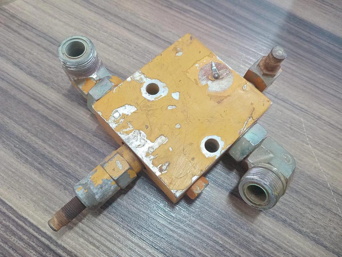 Usado Coletor Caterpillar 138-3815 