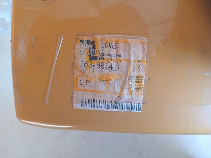 Moldura Da Lanterna Direita Caterpillar 1636814