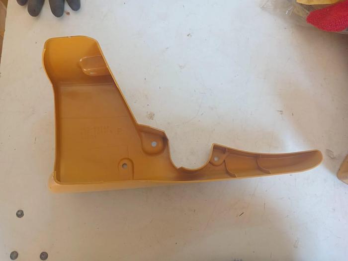 Moldura Da Lanterna Direita Caterpillar 1636814