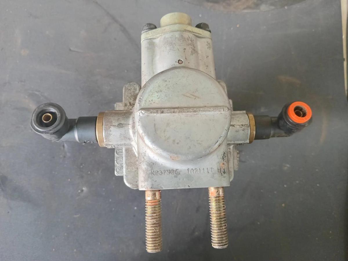 Usado Válvula de freio Bendix T-501085