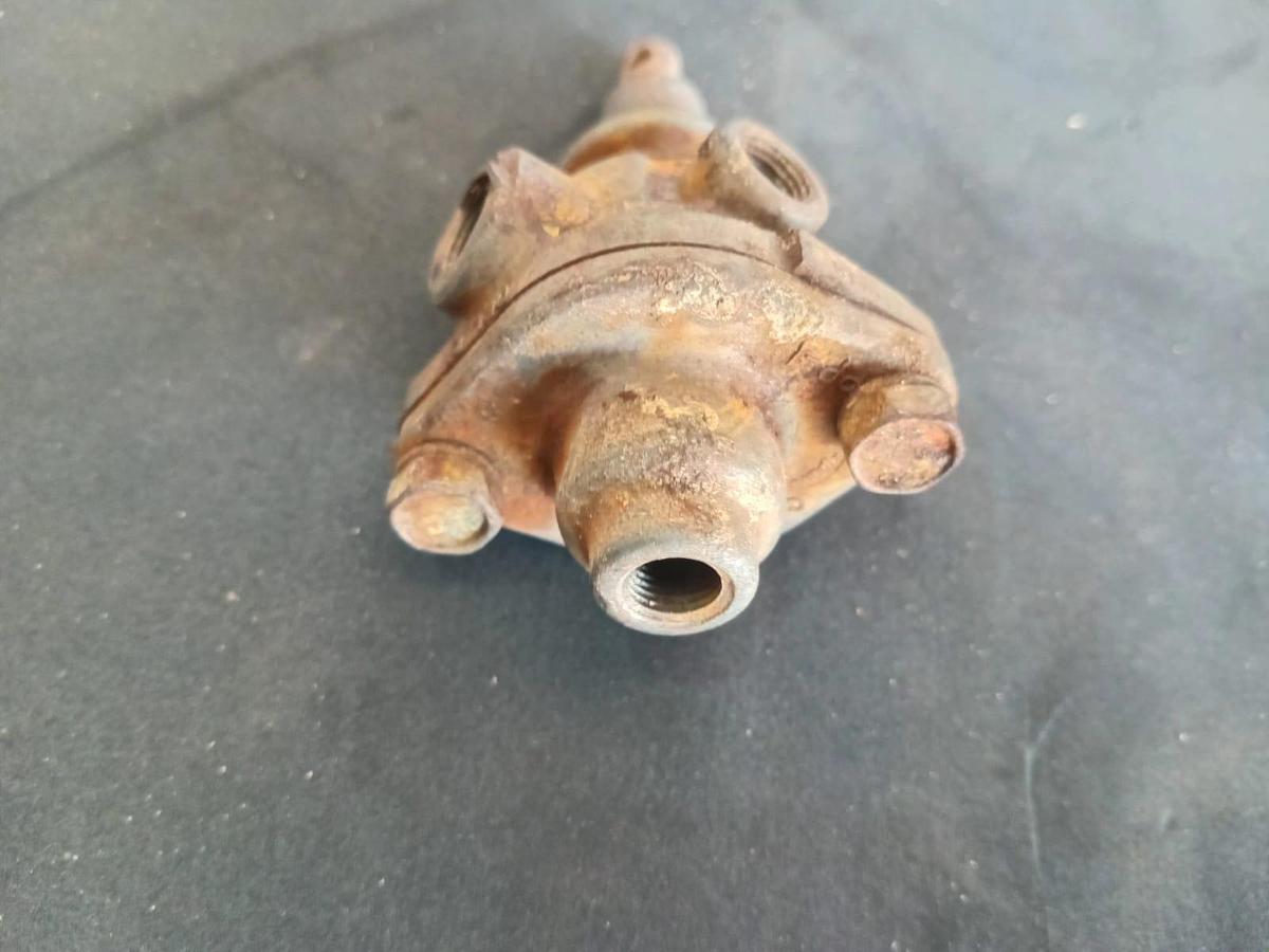 Usado Válvula de controle de freio Bendix T240283