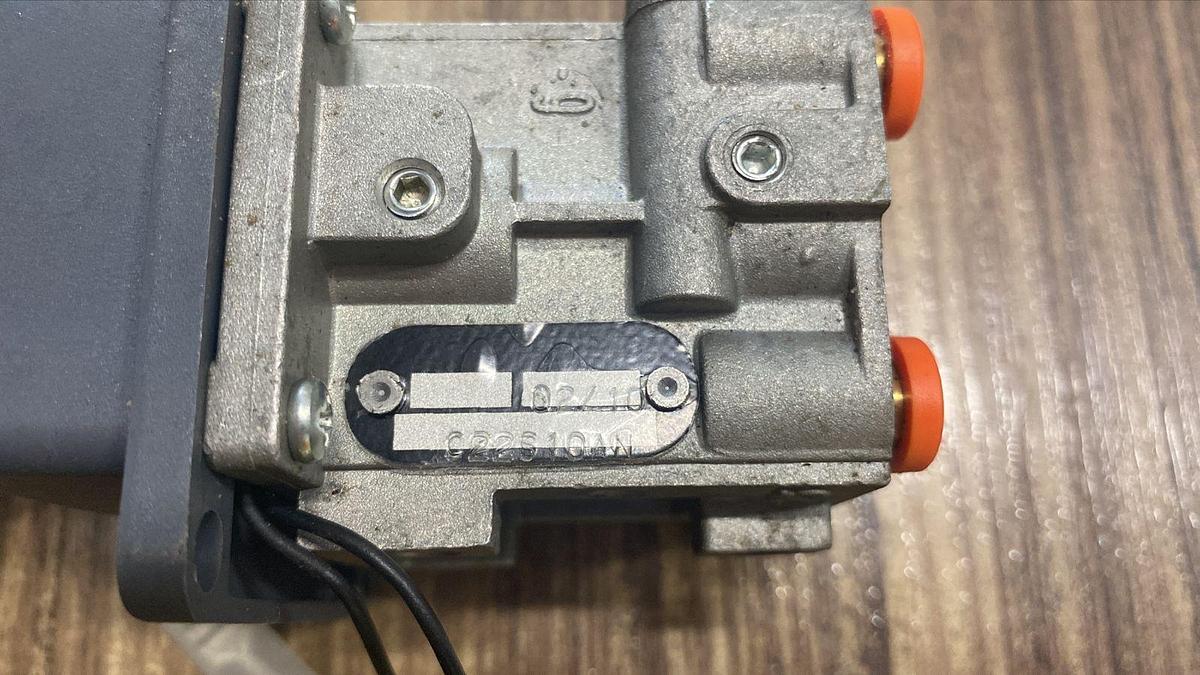 Direcional Comando Pneumático Duplo + suporte 400C22S10A0K 