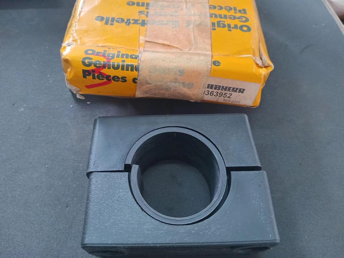 Braçadeira Liebherr 9363952