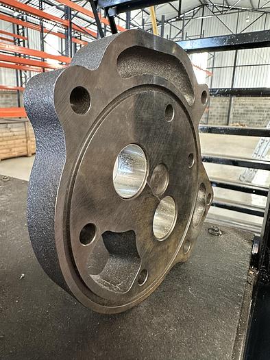 Usado Tampa Caterpillar 2P-5771