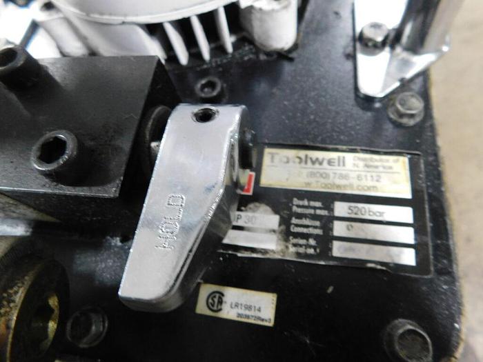 Used Jung JPE-30 Powered Hydraulic 520 Bar Confined Space Toe Jack Set