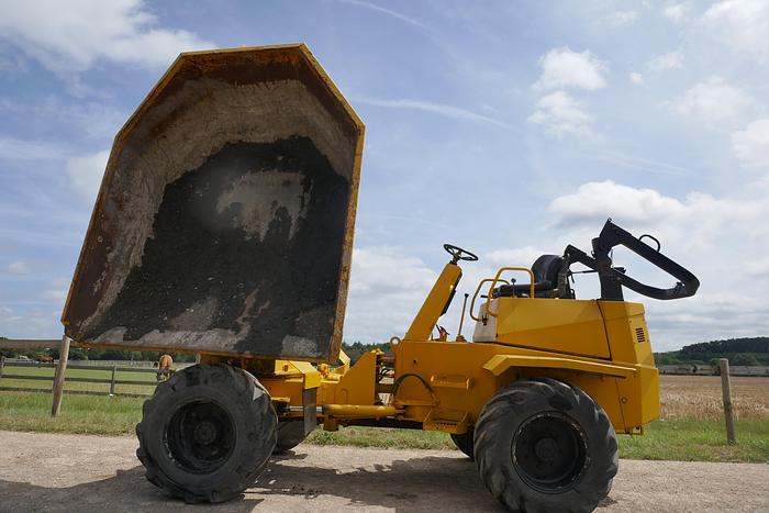 Used 2004 THWAITES 6 TONNE SWIVEL