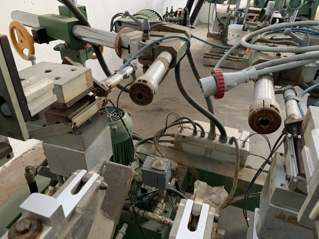 Usato Zigrinatrice foratrice per tressi di sedia